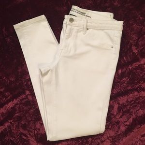 White mid-rise denim leggings